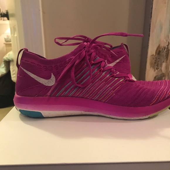 Nike Transform Flyknit Women’s Running Shoe - Picture 3 of 4